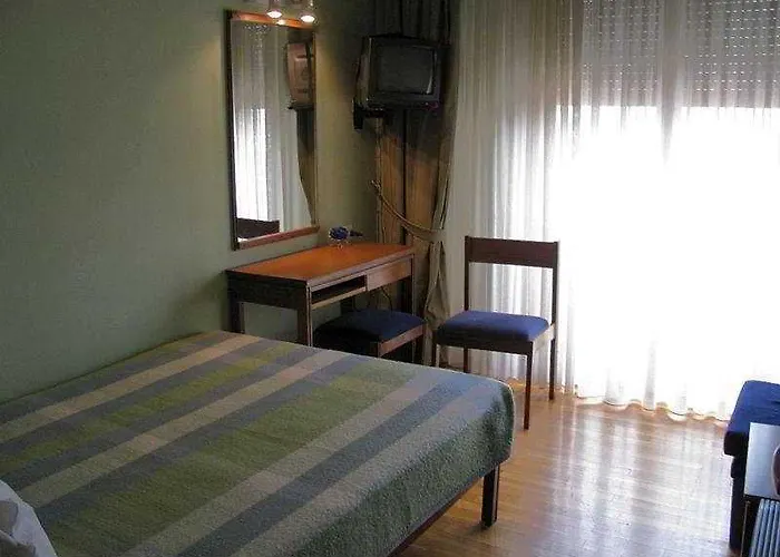 Alexandros מלון 3*